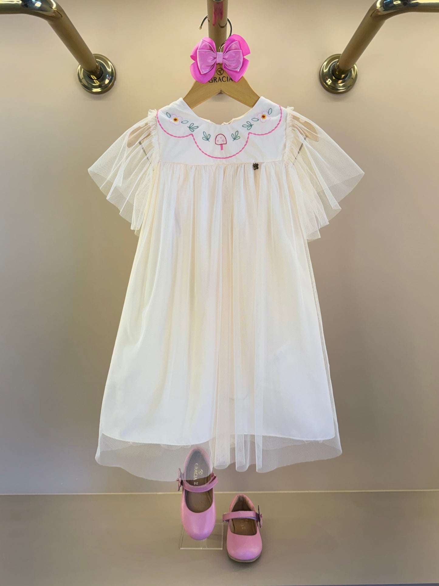 Vestido Infntil Tule Amplo Bordadinhos Gola Bege - Mon Sucré