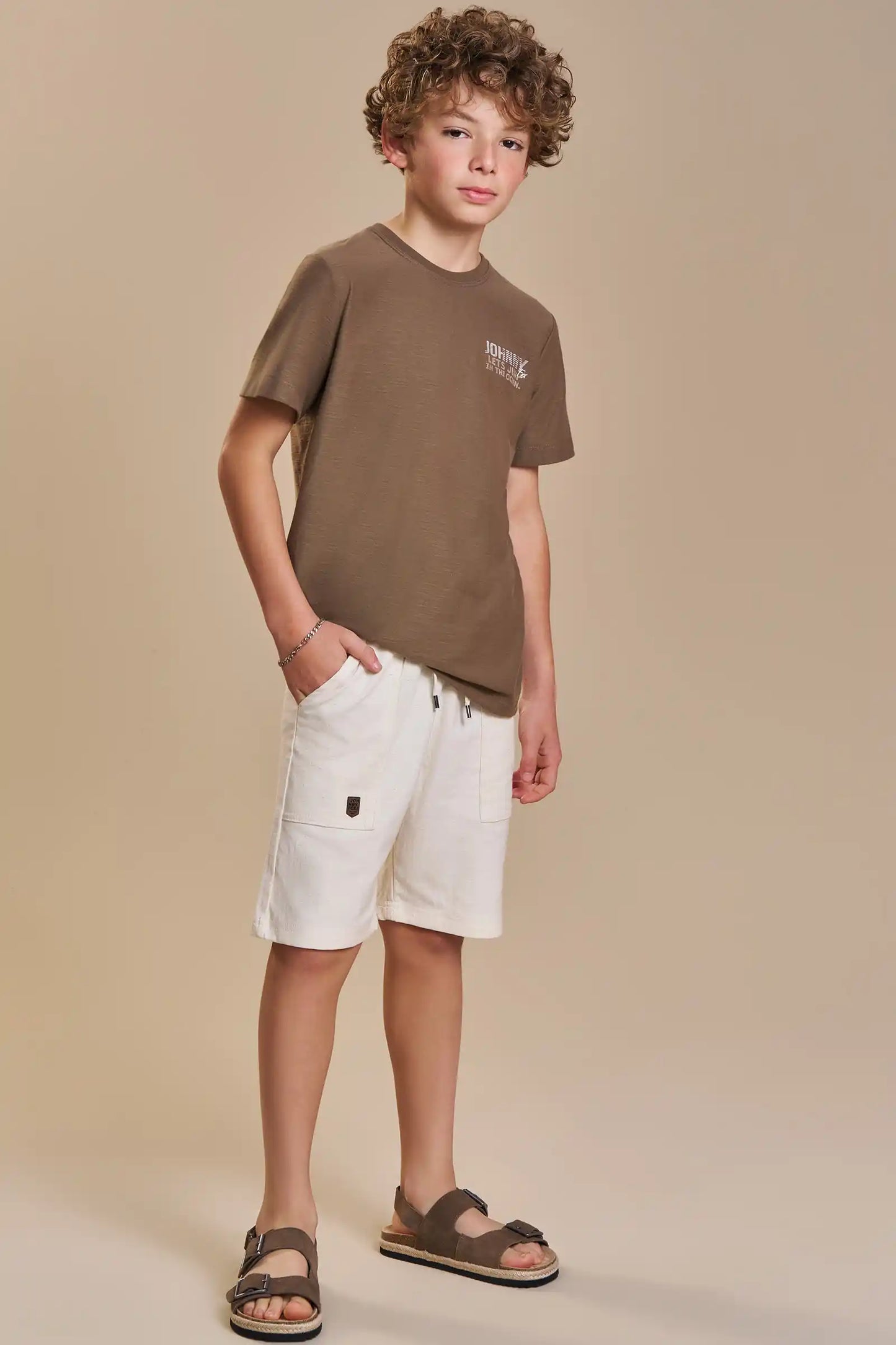 Conjunto Infantil Camiseta Marrom e Bermuda Sarja Off White - Little Johnny