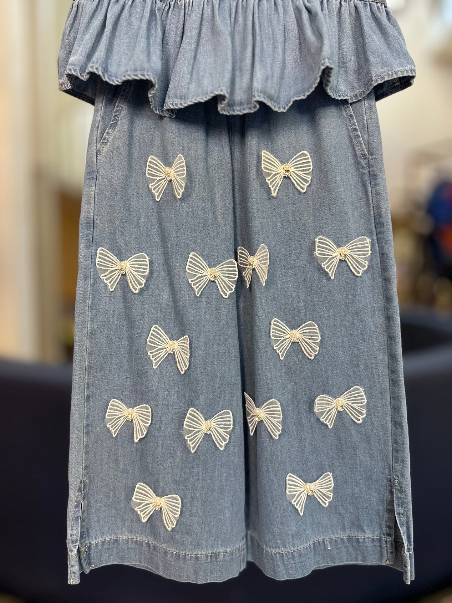 Conjunto Infantil Blusa Babado e Calça Jeans Lacinhos Bordados - Pituchinhus