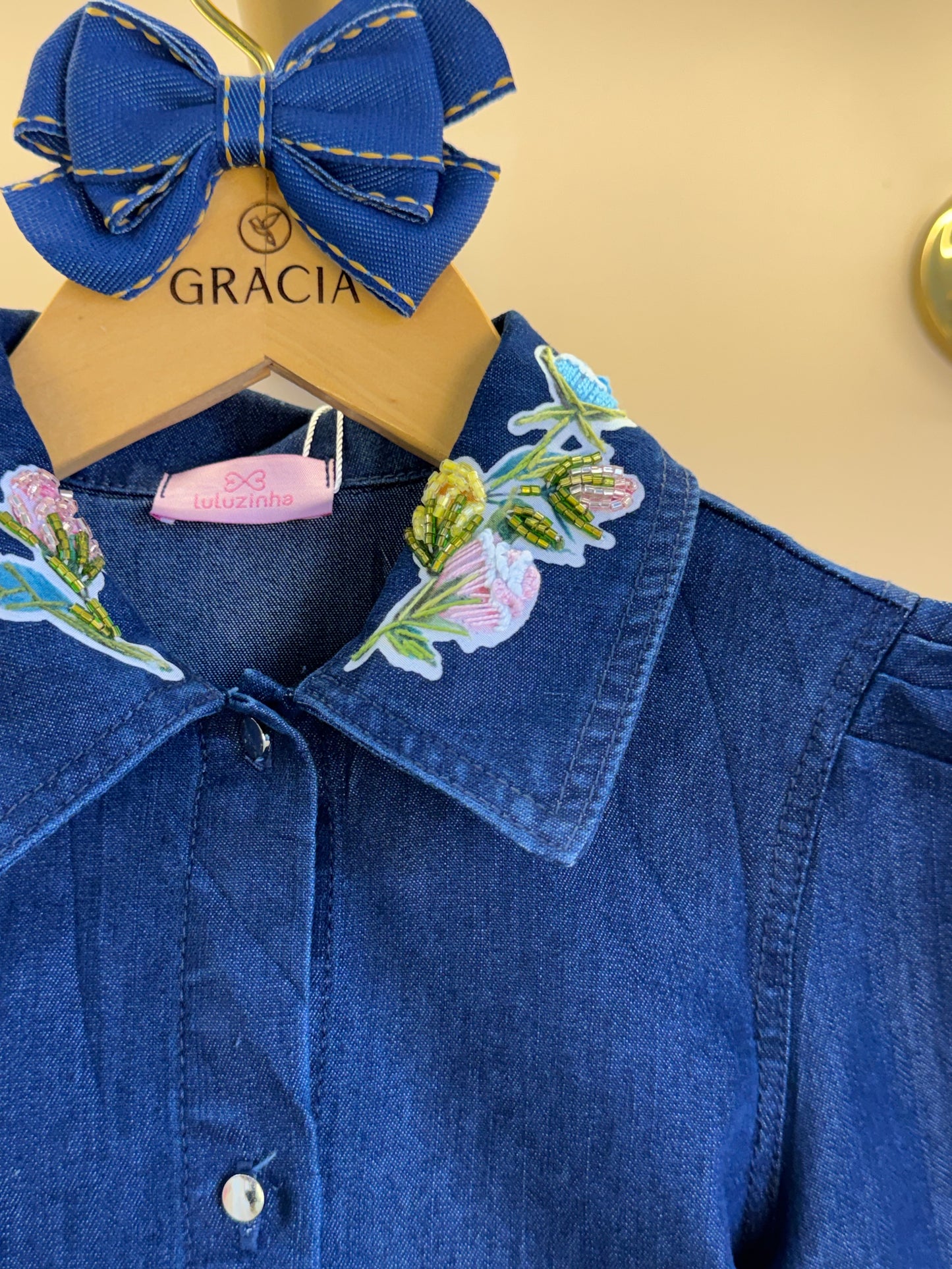 Conjunto Infantil Camisa Jeans Leve ML Gola Bordada Flores e Shorts-saia Jeans Bordada Flores - Luluzinha