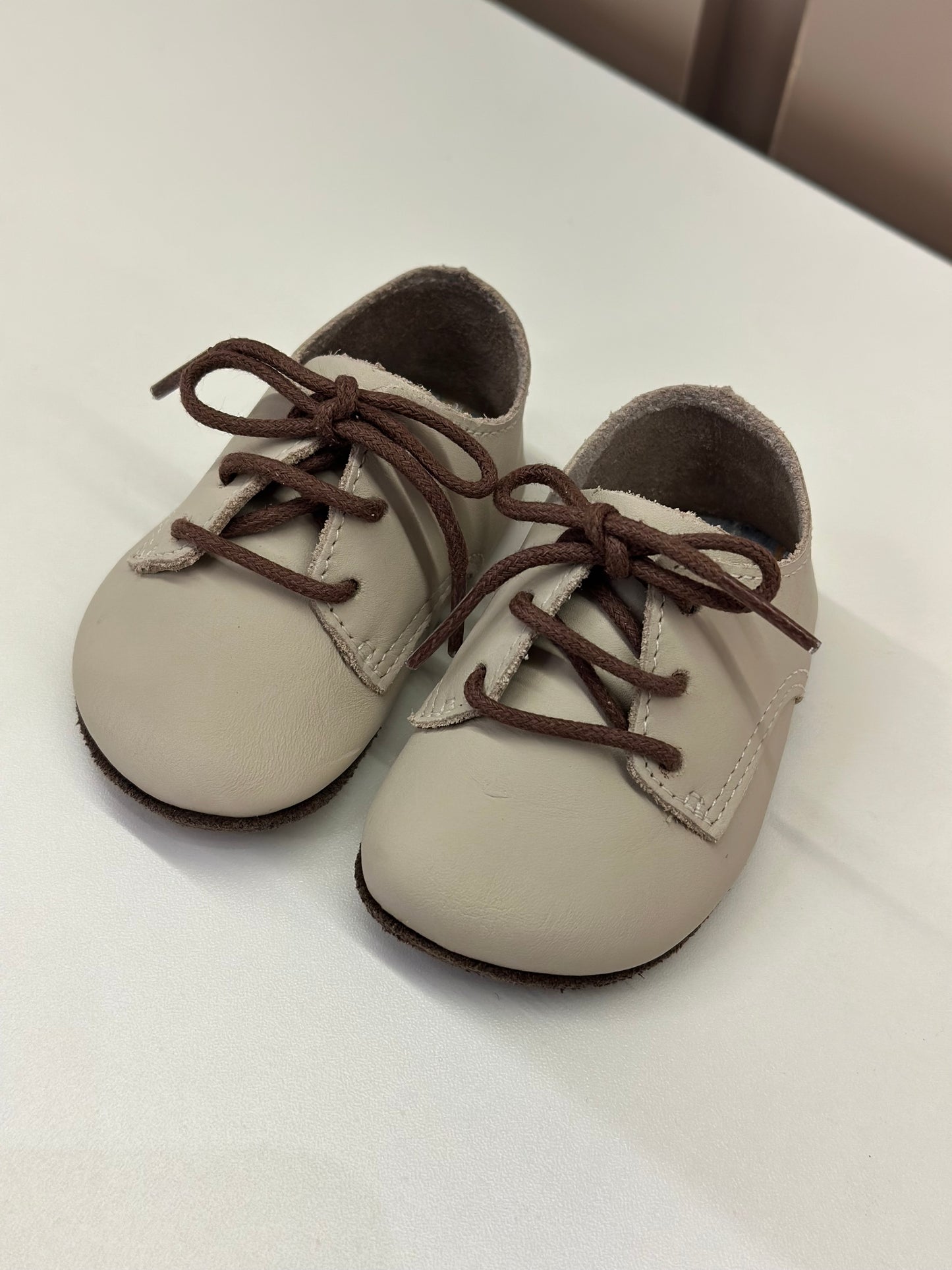 Sapato Bebê Balão Couro Areia - Petit Cheval
