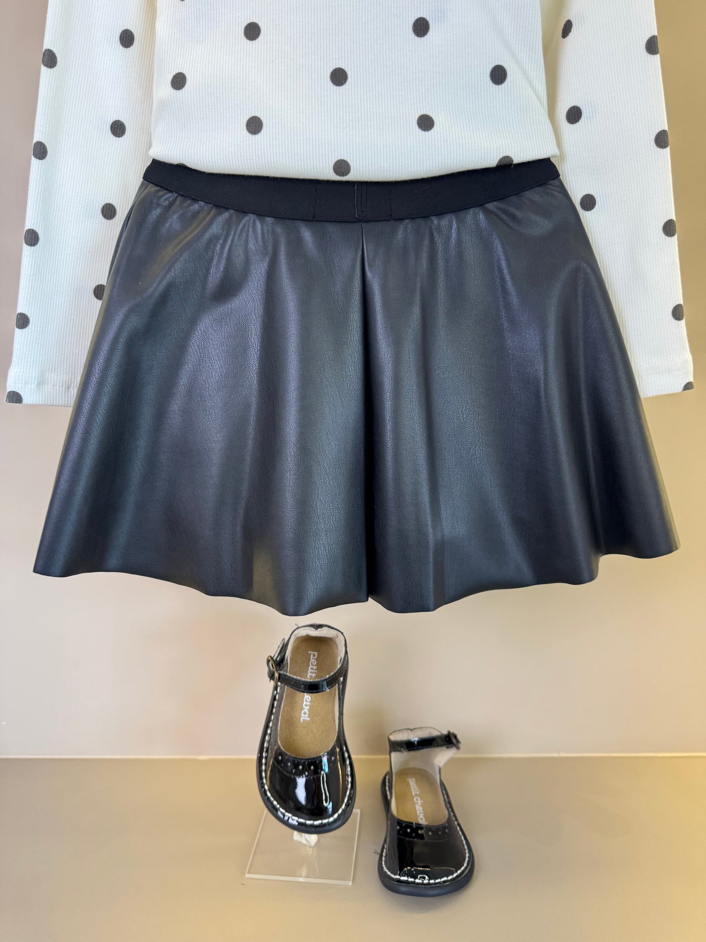 Conjunto Infantil Blusa ML Poás Cachorrinho Lacinhos Cristais e Saia Evasê Couro Tech Preta - Pituchinhus