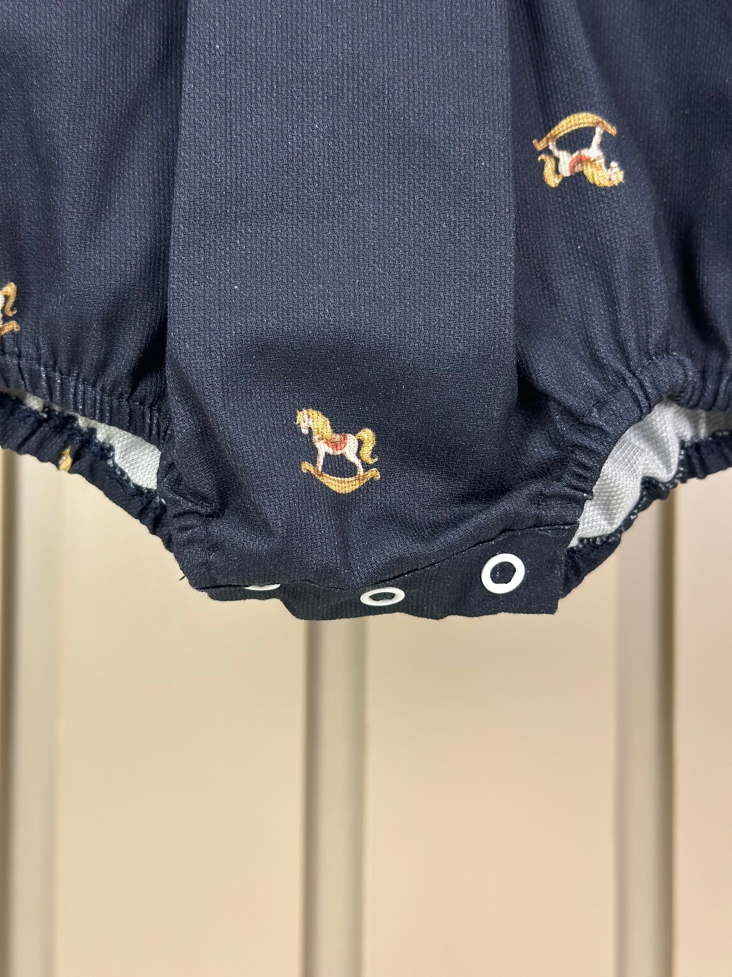 Pimpão Bebê Clássico Preto Gola Branca Bordada Cavalinho - Roana