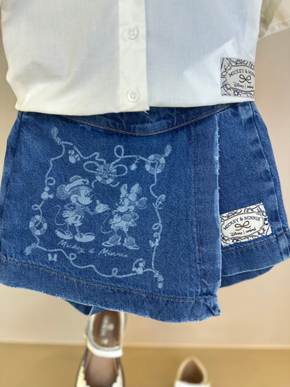 Conjunto Infantil Camisa Mangas Amplas e Laço nas costas e Shorts-saia Jeans Infantil Mickey & Minnie - Animê