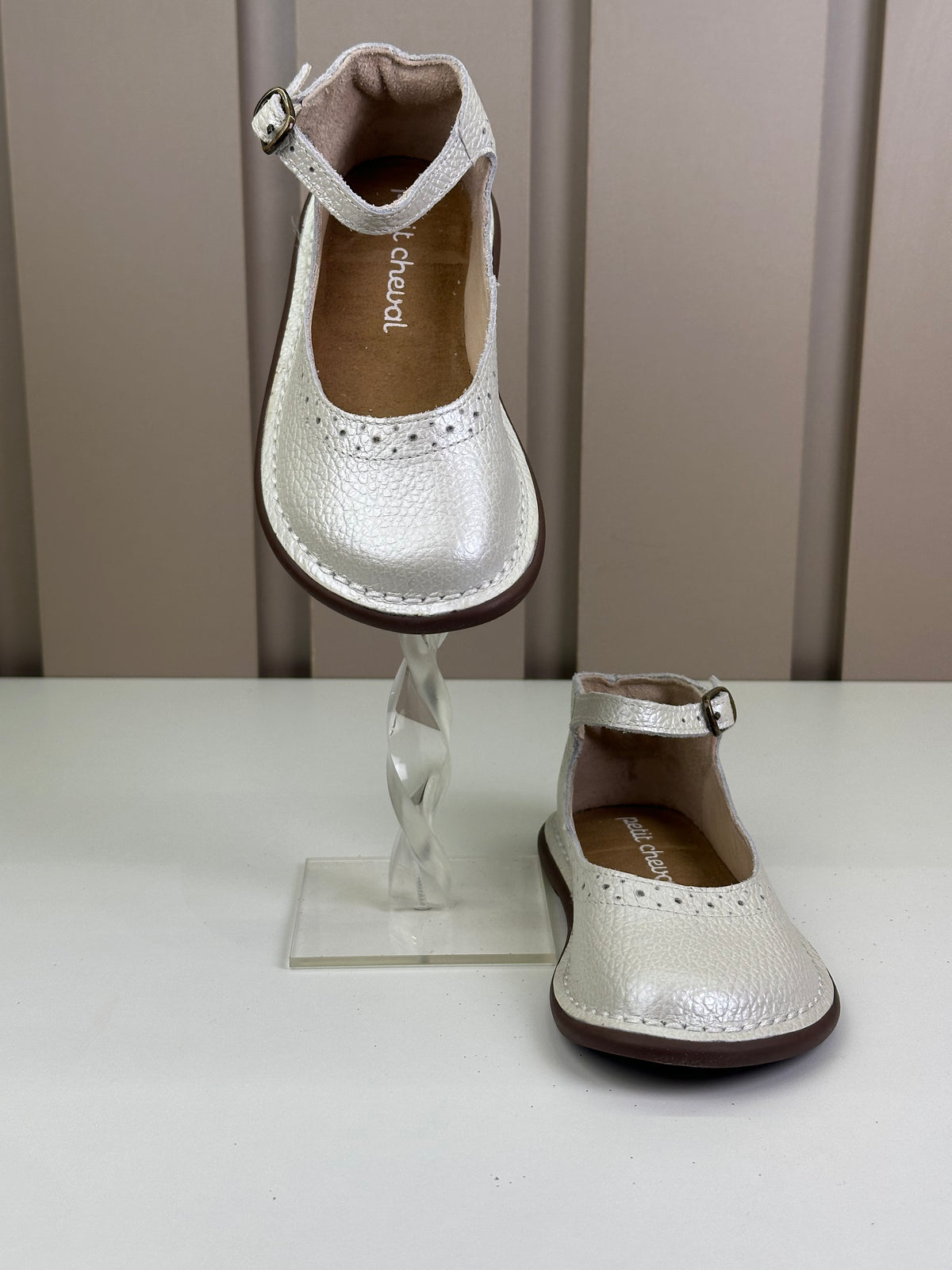Sapato Infantil Couro Patinete Pérola - Petit Cheval