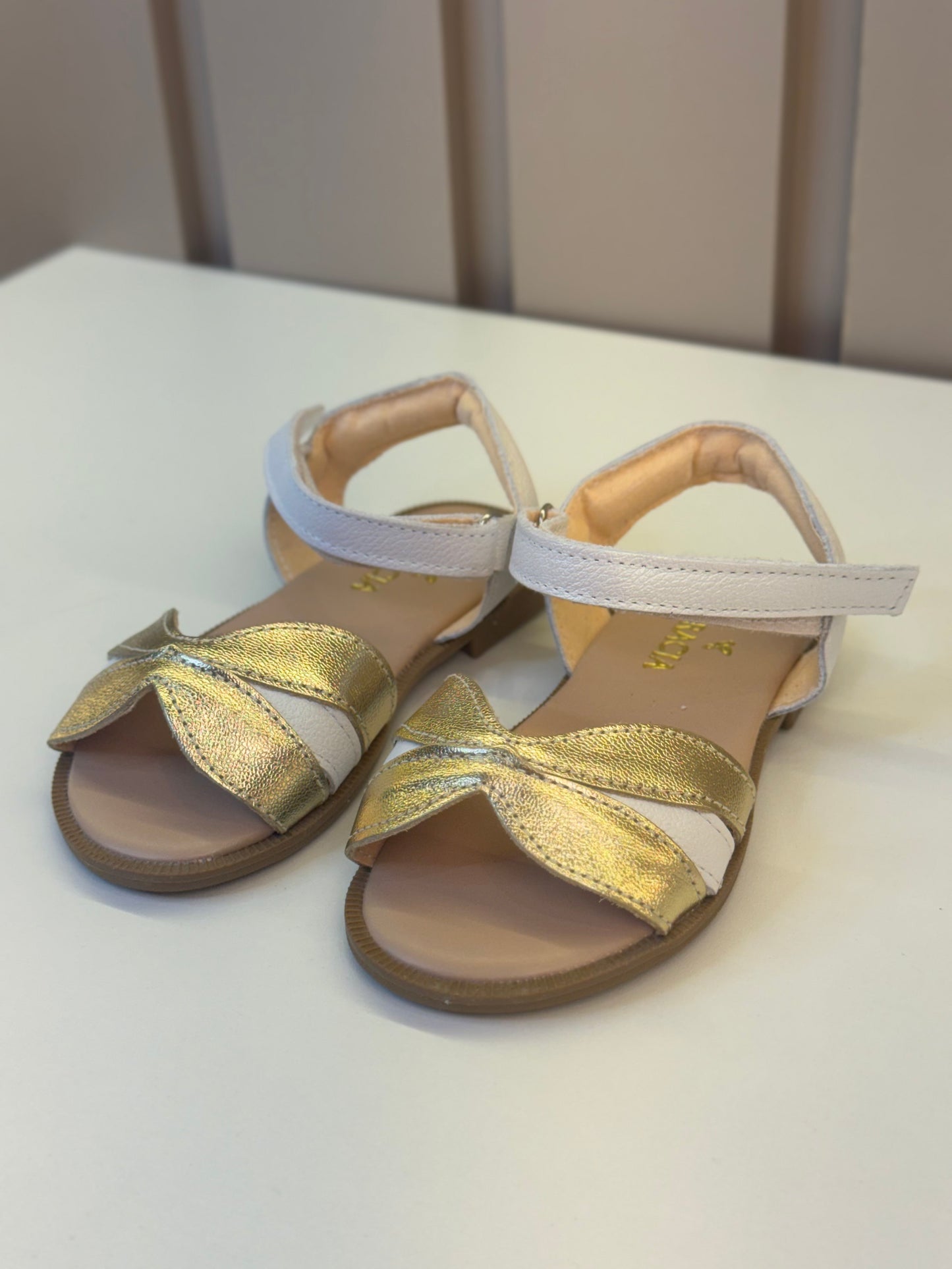 Sandália Infantil Flor Dourada Branca Perolada - Gracia