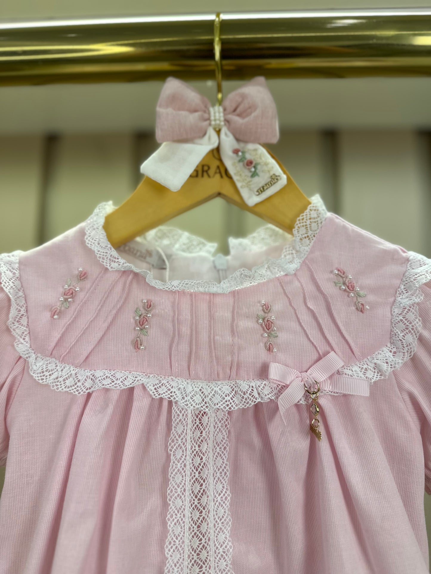 Bata Bebê com Culote Rosa Rendas Brancas e Bordados - Roana