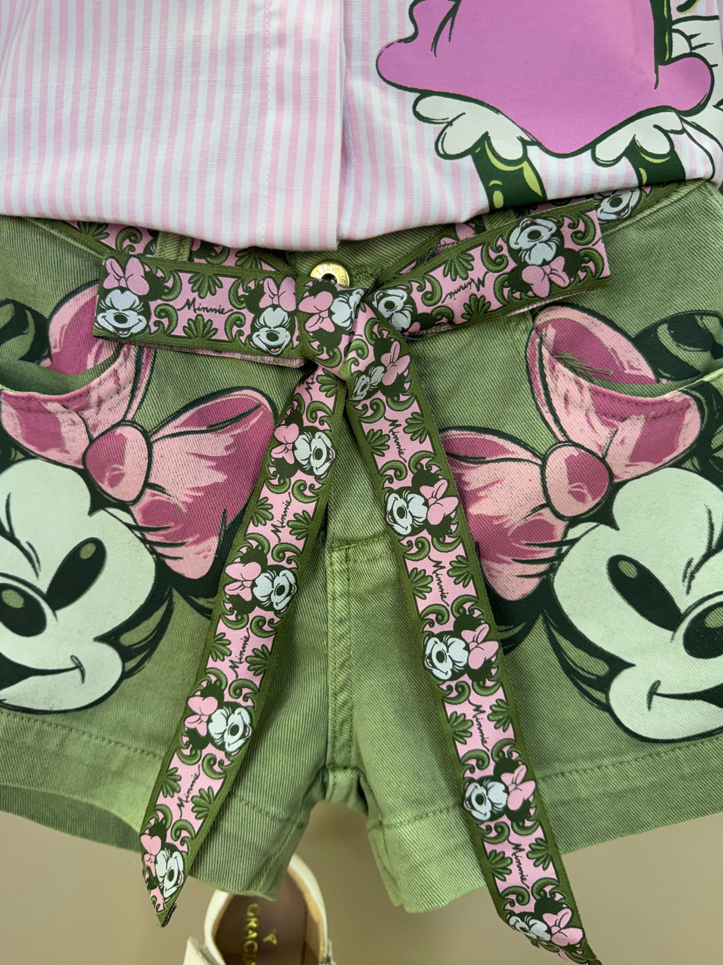 Conjunto Infantil Camisa Listrada Disney Punhos Conceito e Shorts Minnie Mouse Verde Forest - Animê