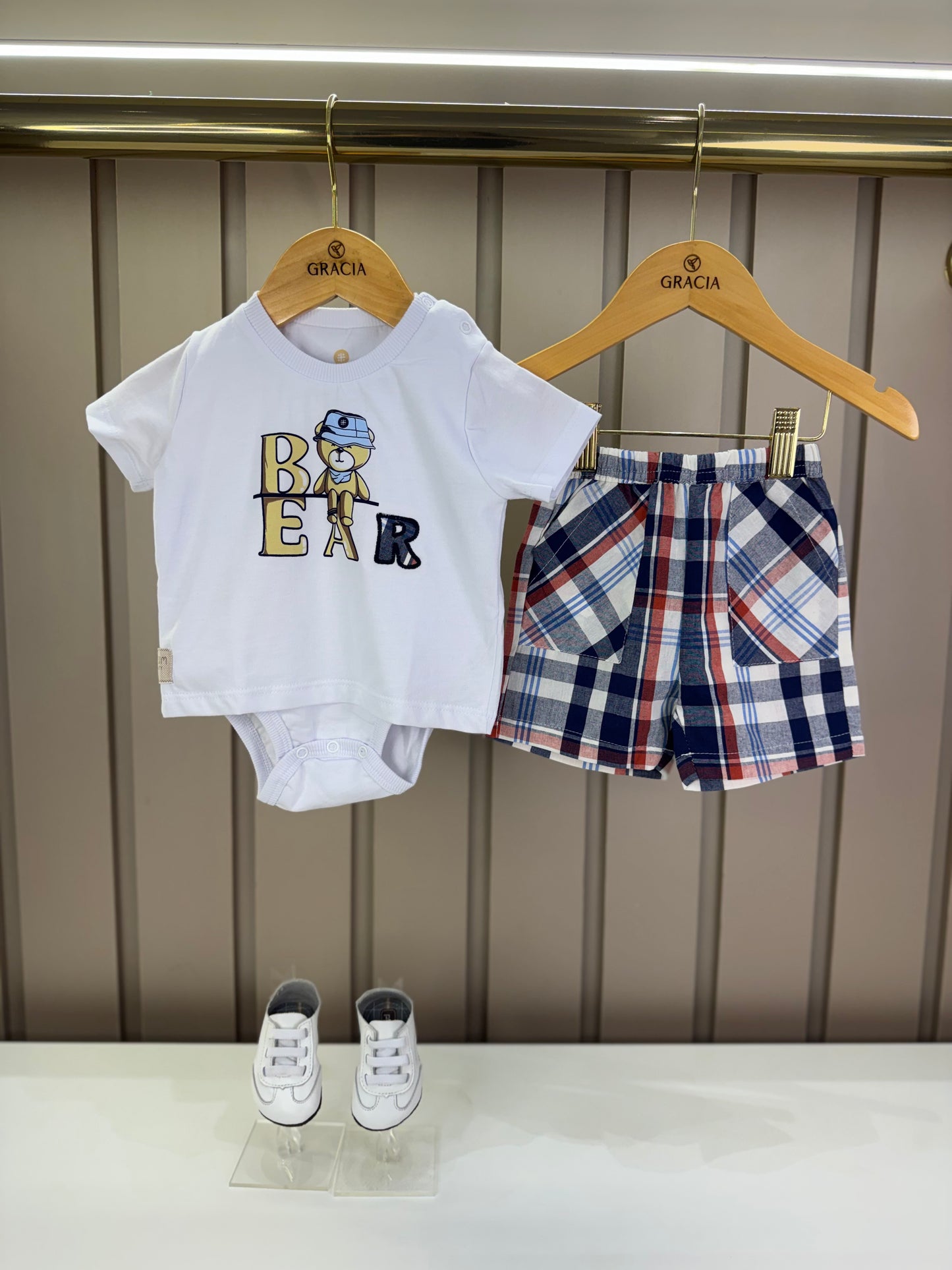 Conjunto Bebê Camiseta-Body Bear e Bermuda Xadrez Azul - Um Mais Um