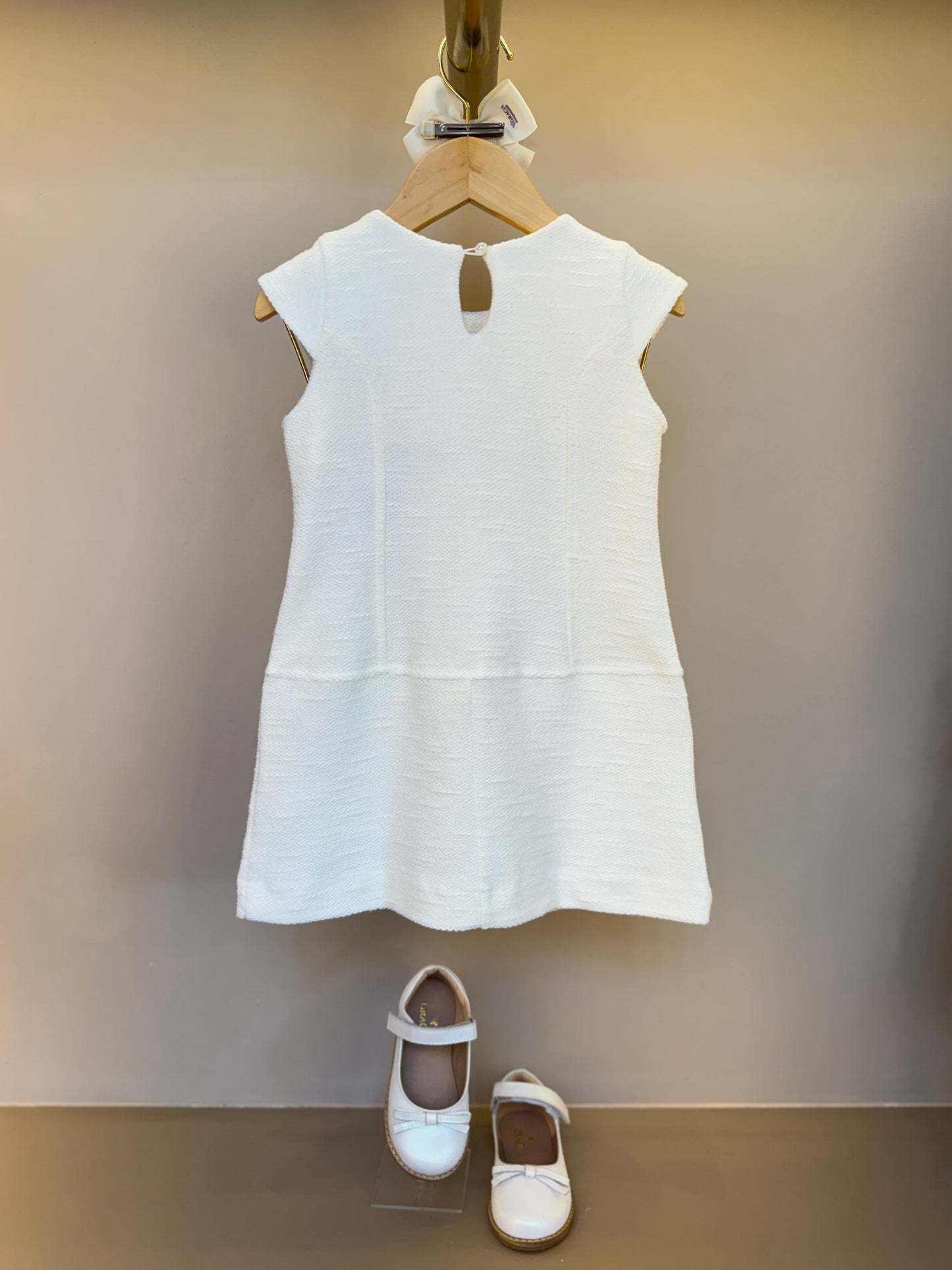 Vestido Infantil Bouclé Lapelas Bordadas Pérolas e Cristais Off White - Pituchinhus