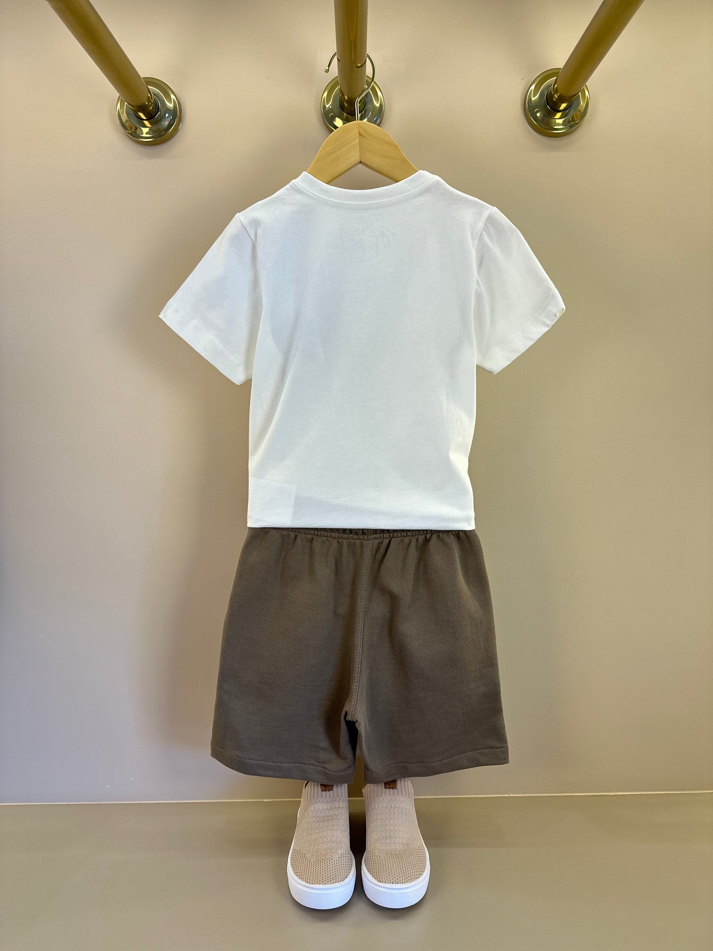 Conjunto Infantil Camisa Off White e Bermuda Marrom - Little Johnny