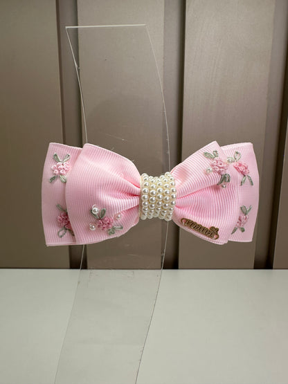 Presilha Infantil Laço Rosa Bordado Flores e Miolo Pérolas- Roana