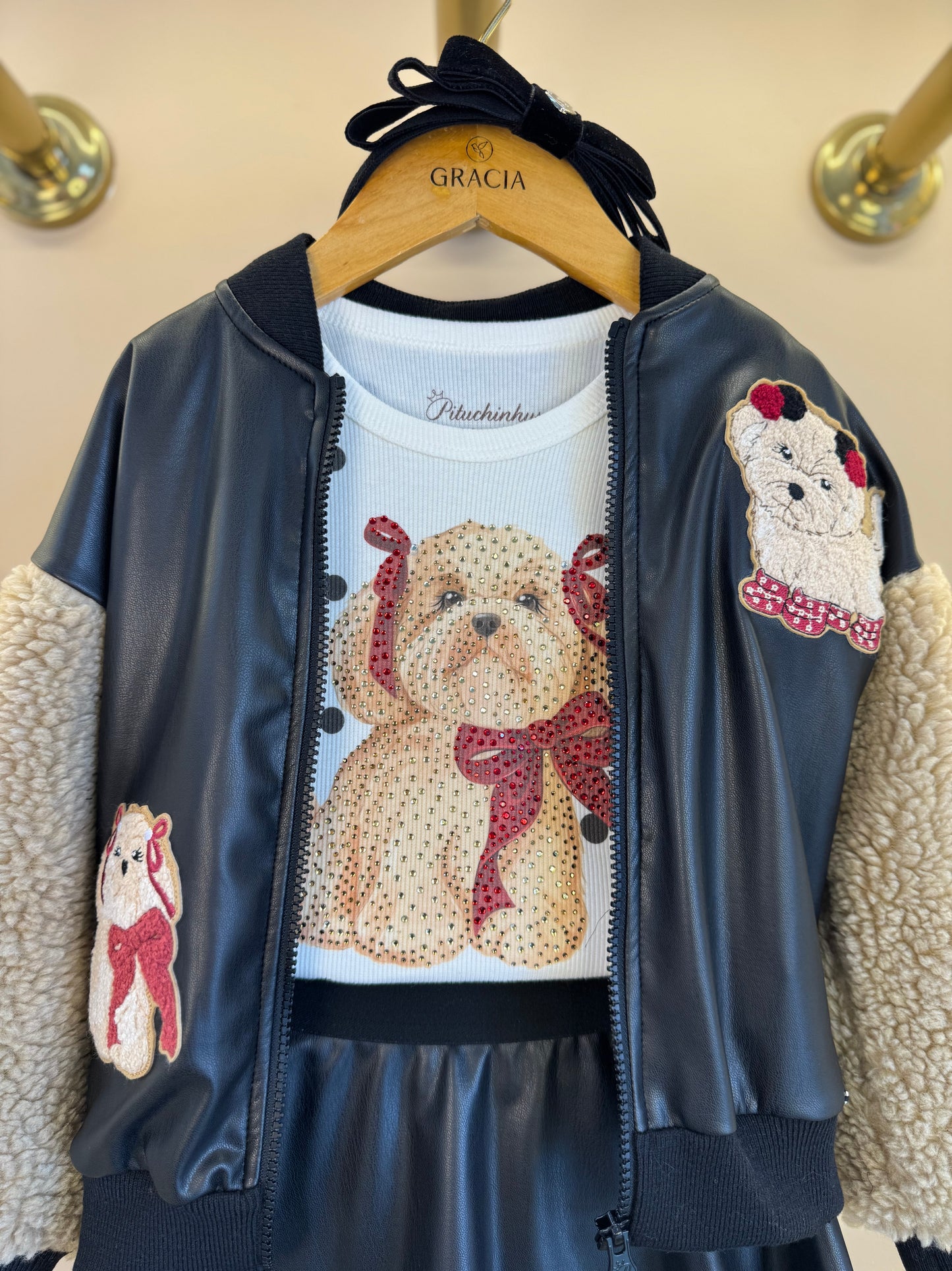 Conjunto Infantil Jaqueta Patches Couro Pele Carneirinho e Saia Evasê Couro Tech Preta - Pituchinhus