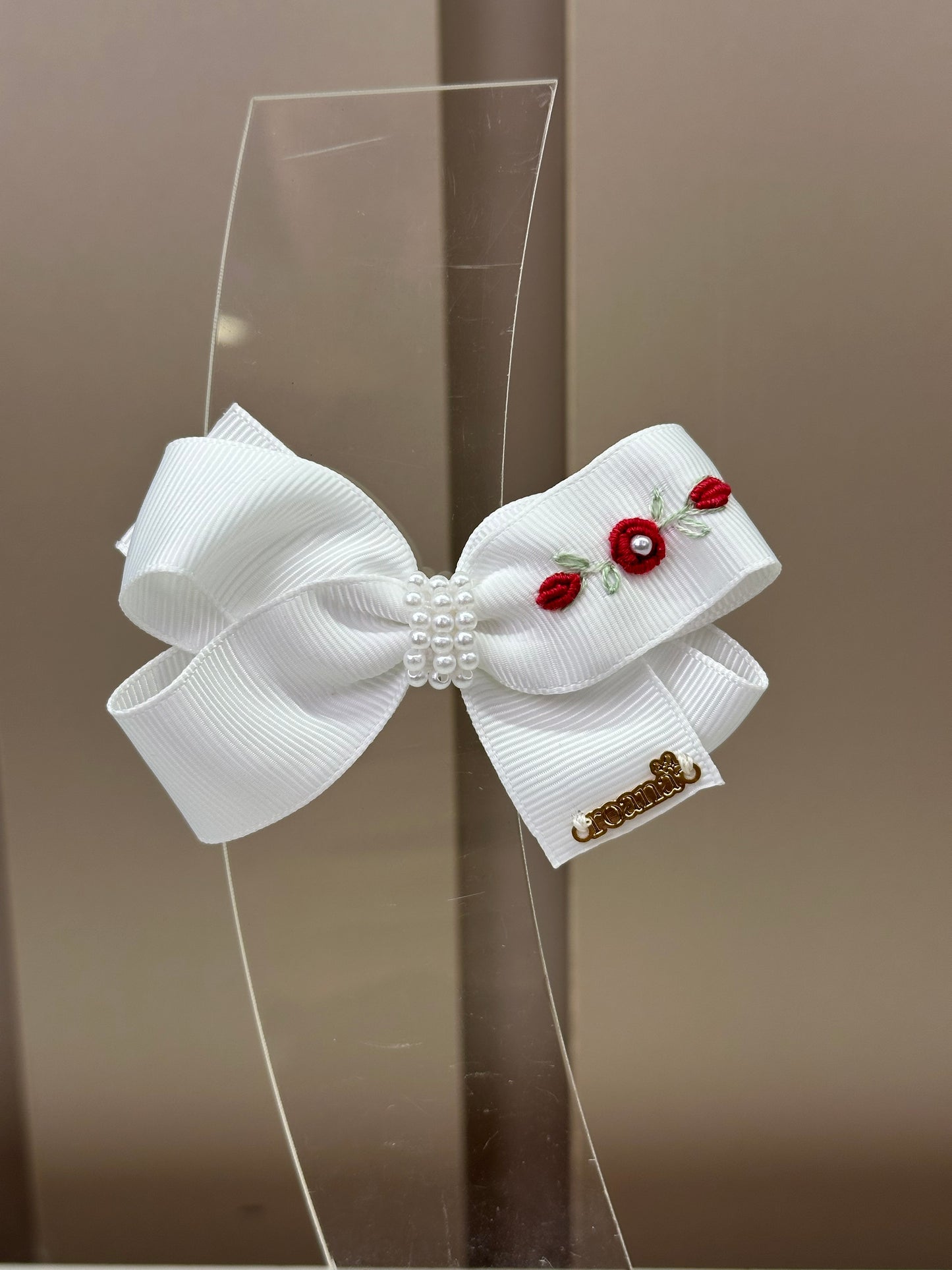 Laço Bebê Pérolas Flores Bordadas Vermelhas - Roana