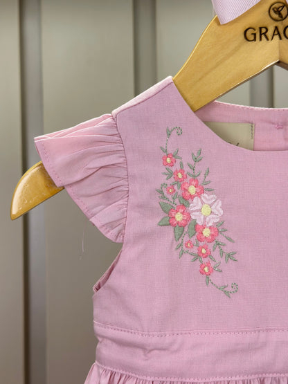 Vestido Bebê Algodão Rodado Bolsos e Bordado Floral Rosa Claro - Um Mais Um