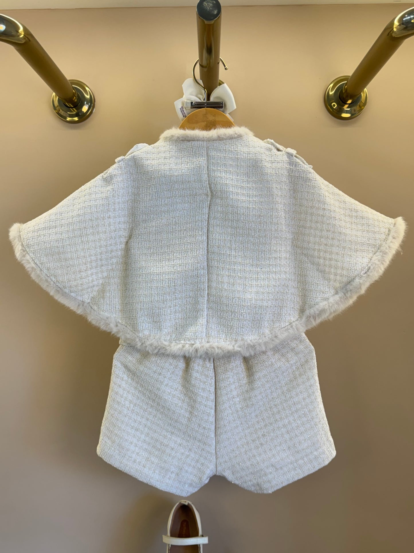 Conjunto Infantil Conceito Capa, Colete e Shorts Tweed Off White - Animê