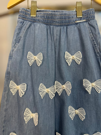 Conjunto Infantil Blusa Babado e Calça Jeans Lacinhos Bordados - Pituchinhus