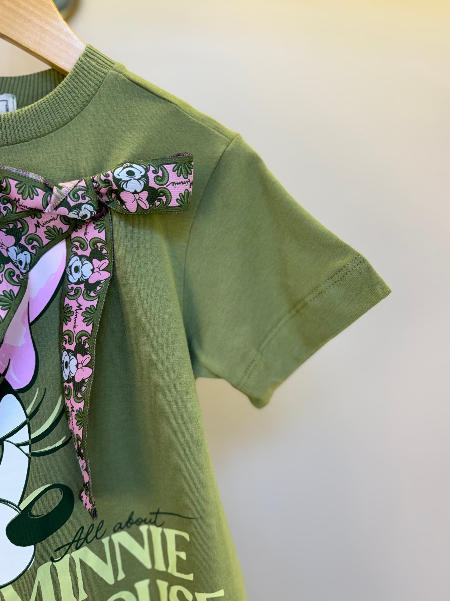 Vestido Infantil Trapézio Laço Faixa Estilizada Minnie Verde Forest - Animê