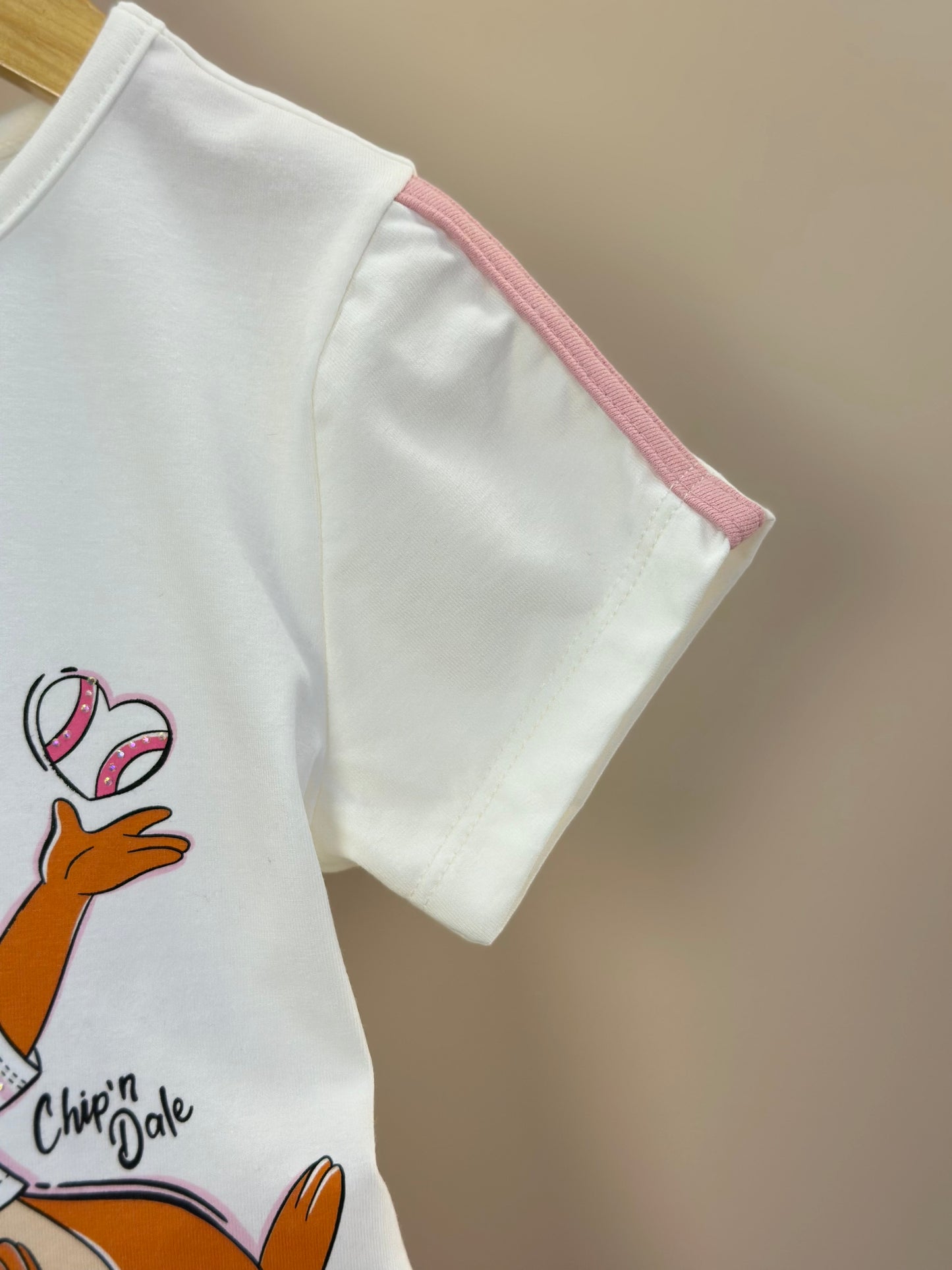 Conjunto Infantil Blusa Chip`N Dale Pérola e Shorts-saia Rosa Quartz - Momi Mini
