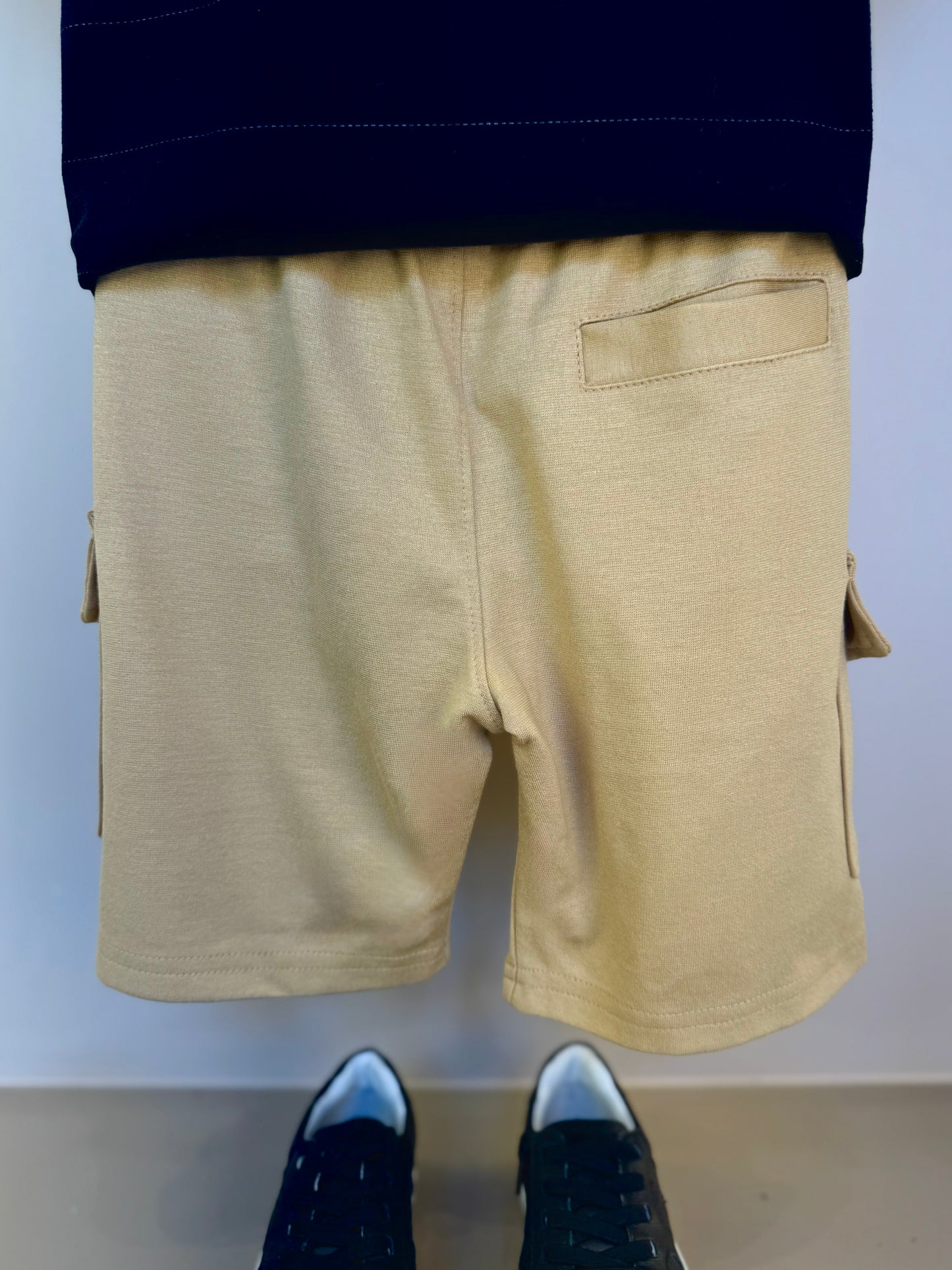 Conjunto Infantil Camiseta Algodão Teddy Pima Listrada e Bermuda Ponto Roma Bolsos Cargo Bege - Dame