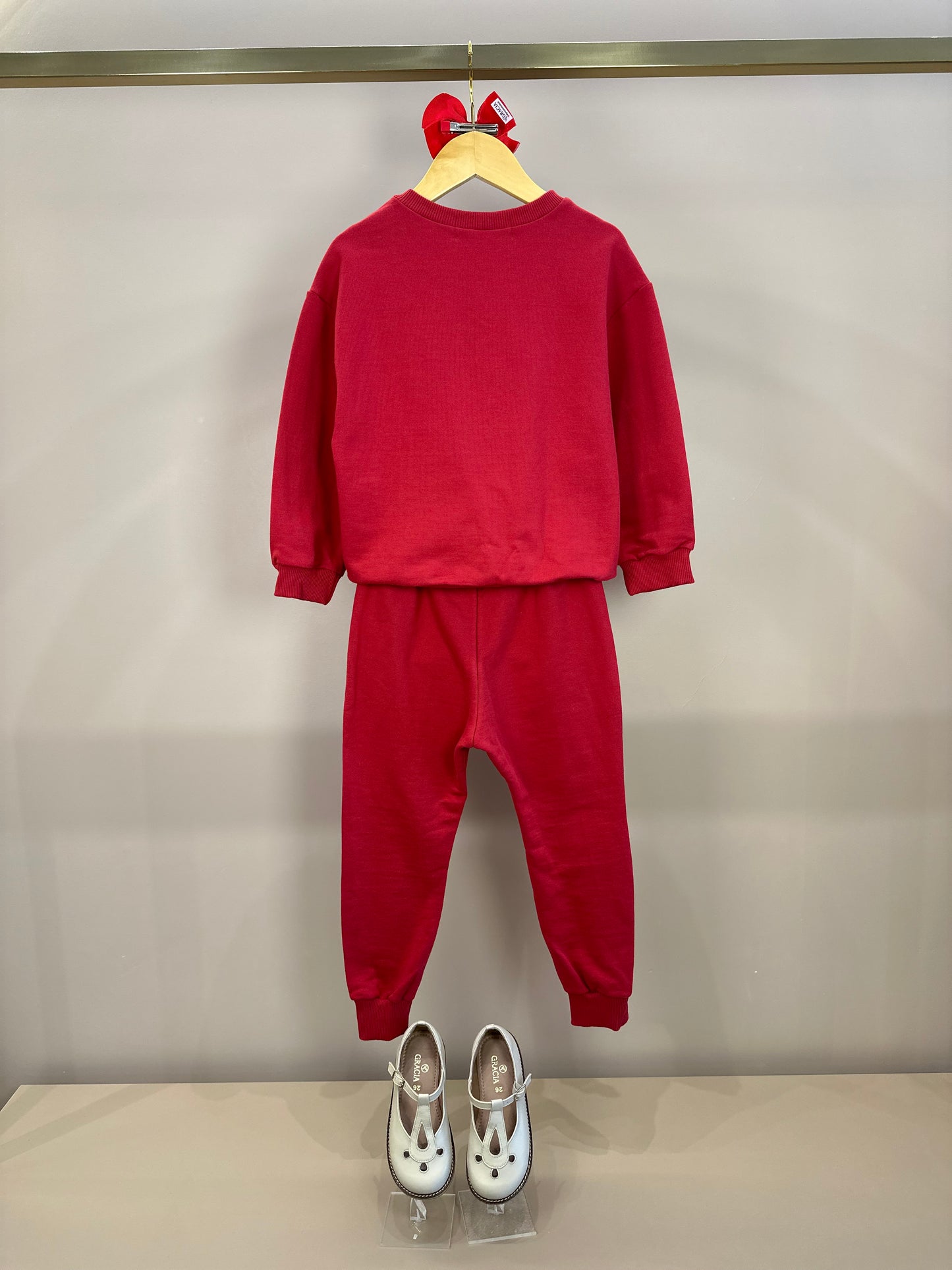Conjunto Infantil Casaco Gola Bordada Branca e Calça Vermelho Berry - Animê