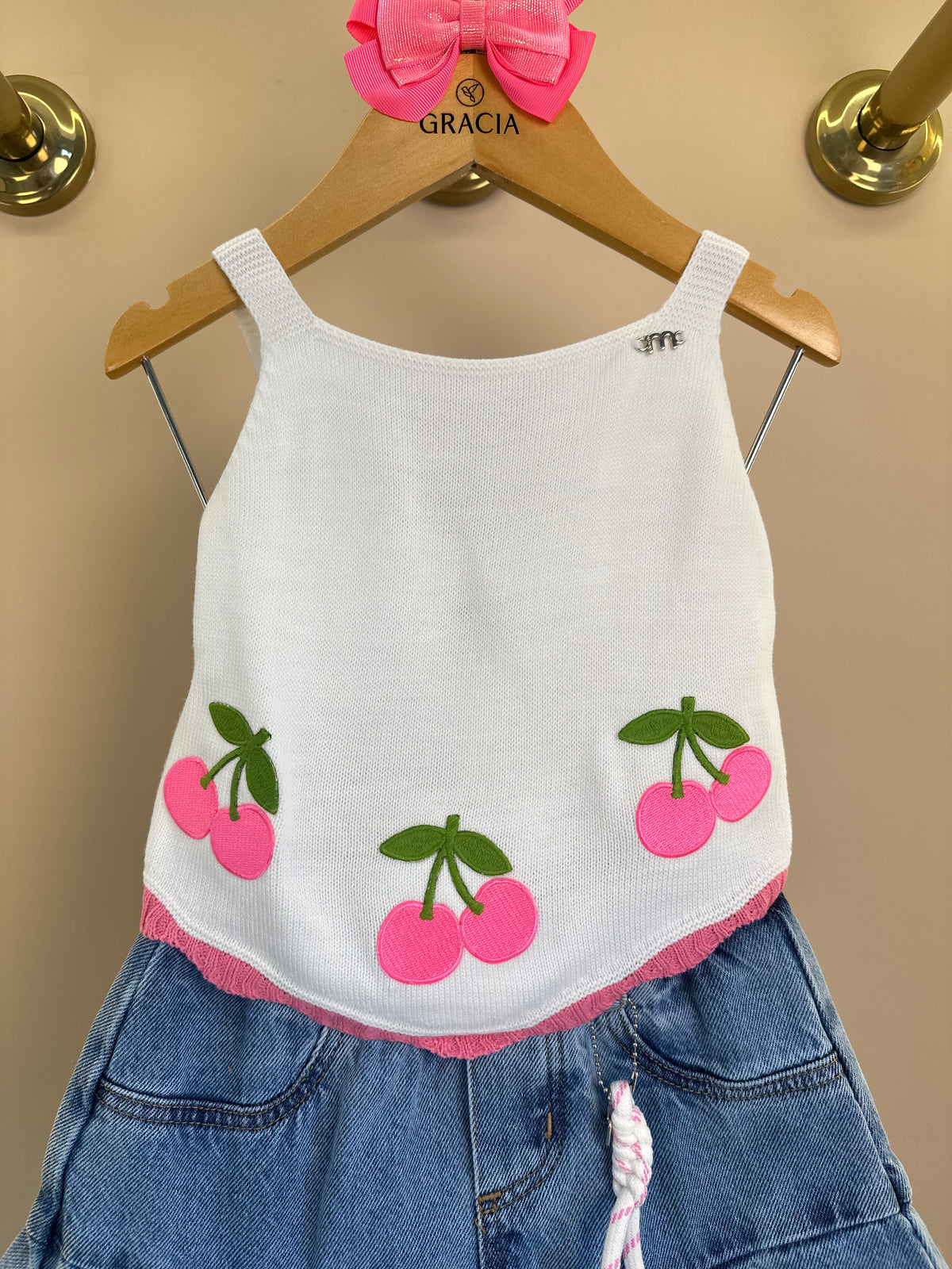 Conjunto Infantil Blusa Tricot Cerejas e Saia Jeans Pregas Com Pingente - Momi