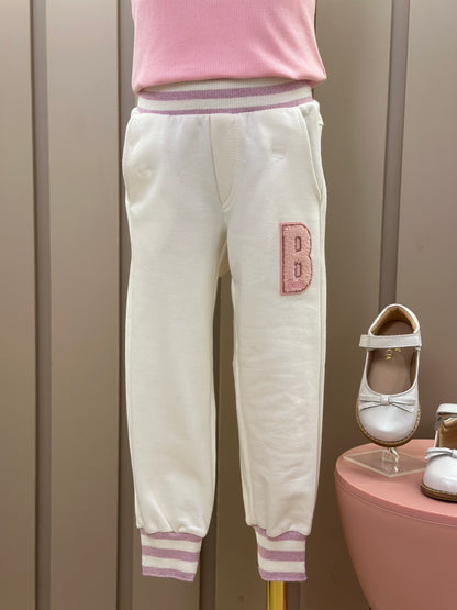 Conjunto Infantil Regata Patche Coração Barbie Rosa e Calça Moletom Jogging Patche Barbie Off White - Pituchinhus
