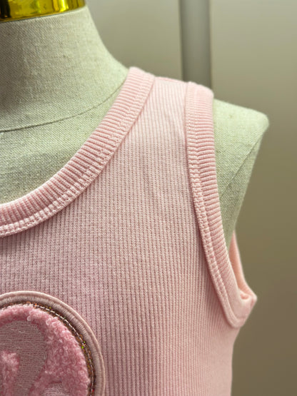 Conjunto Infantil Regata Patche Coração Barbie Rosa e Calça Moletom Jogging Patche Barbie Off White - Pituchinhus