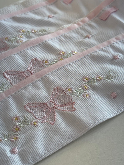 Kit 3 Fraldinhas Boca Bebê Luxo Bordadas Lacinhos Rosa - Roana