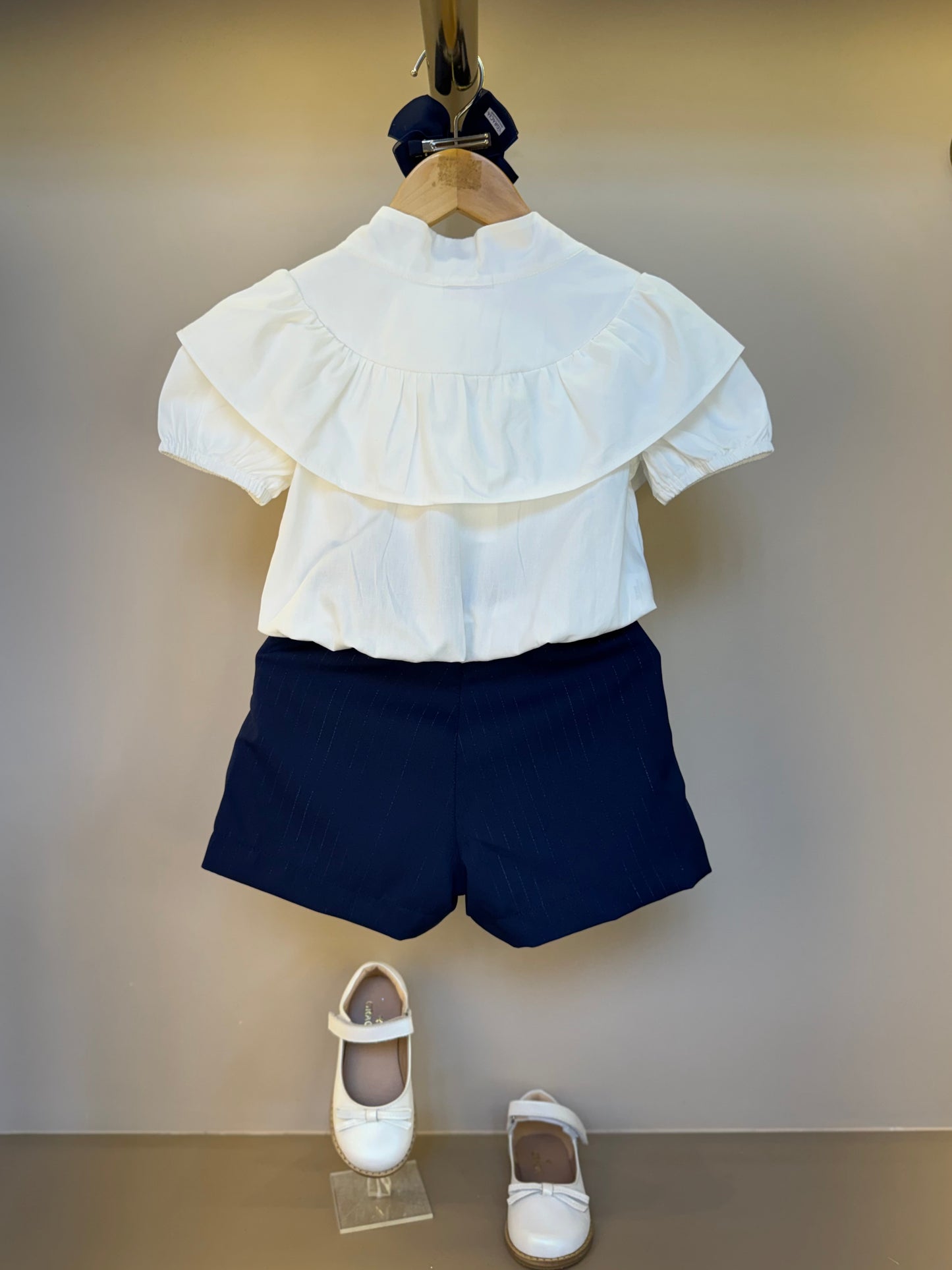 Conjunto Infantil Blusa com Gola Laço e Short Alfaiataria Risca de Giz - Luluzinha