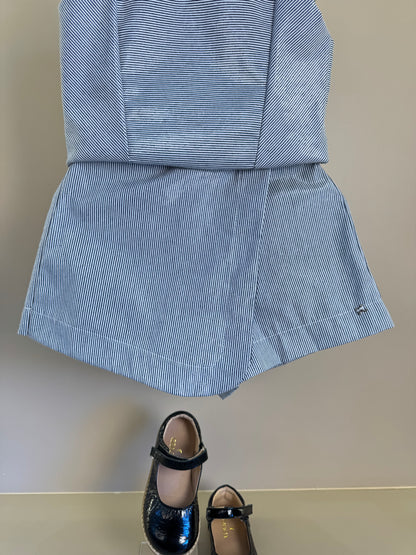 Conjunto Infantil Azul Marinho Listrado Blusa Com Laços Nos Ombros e Shorts Saia - Petit Cherie