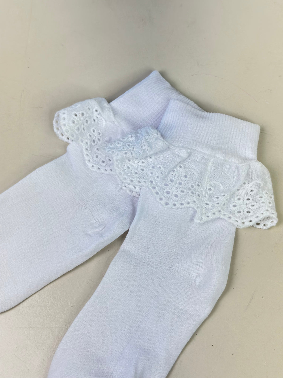 Meia Bebê com Babado Bordado Branco - Roana