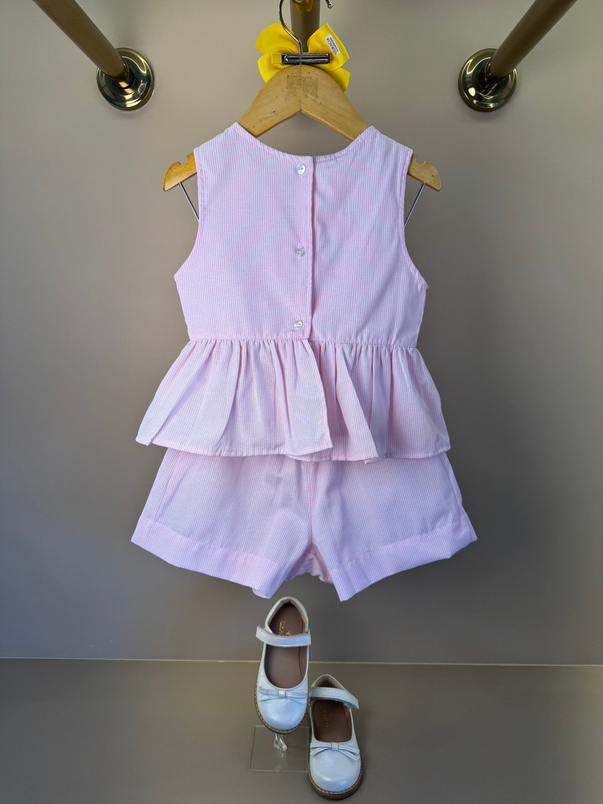 Conjunto Infantil Blusa Com Aplicação de Flor Em Crochê e Shorts - Luluzinha