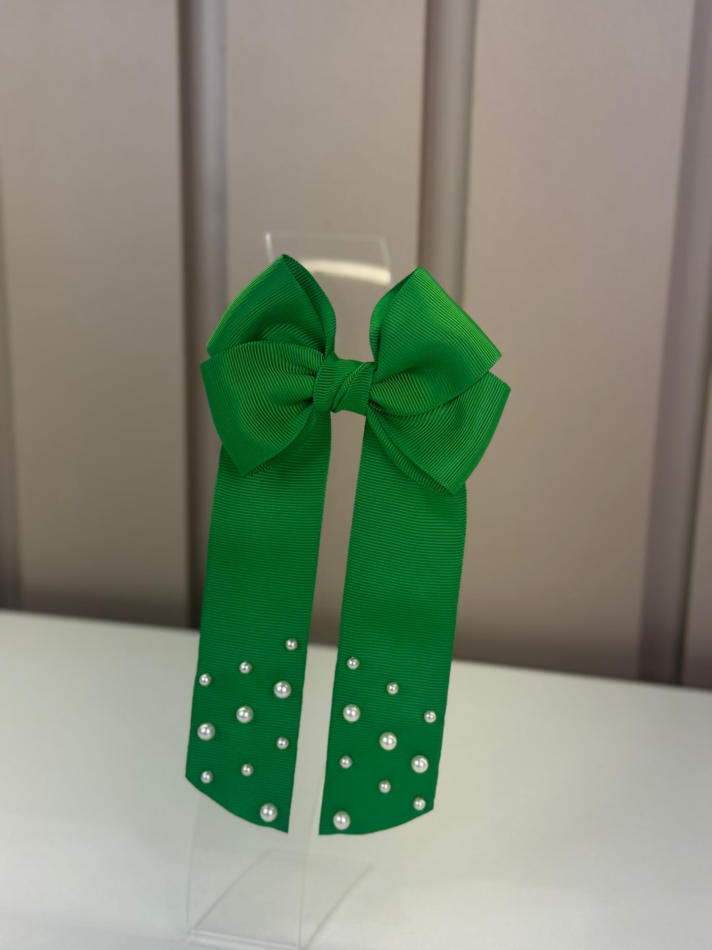 Laço Infantil Special Alongado Verde Folha Pérolas Tam. M - Gracia