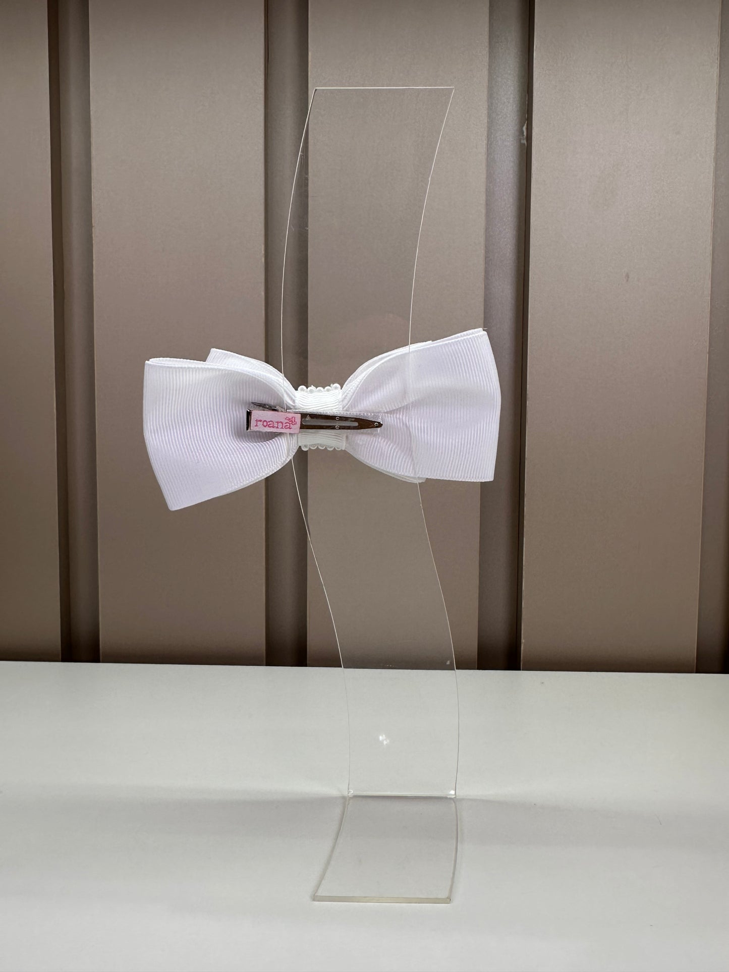 Presilha Infantil Laço Branco Bordado Flores e Miolo Pérolas- Roana