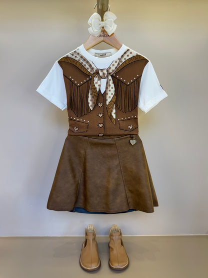 Conjunto Infantil Blusa Estampa Colete Lenço e Saia De Couro Tech Marrom - Animê