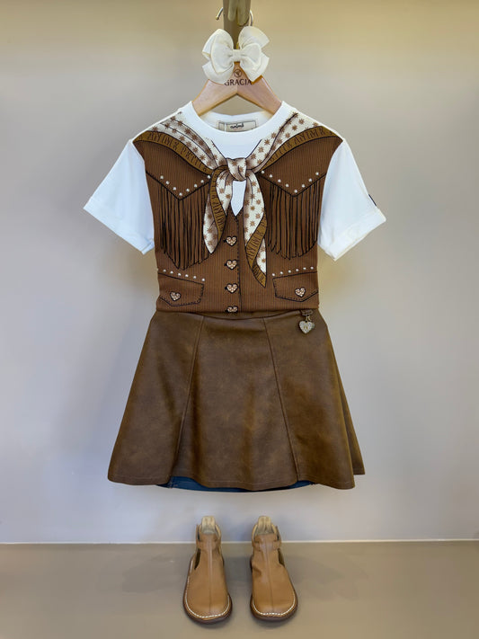 Conjunto Infantil Blusa Estampa Colete Lenço e Saia De Couro Tech Marrom - Animê