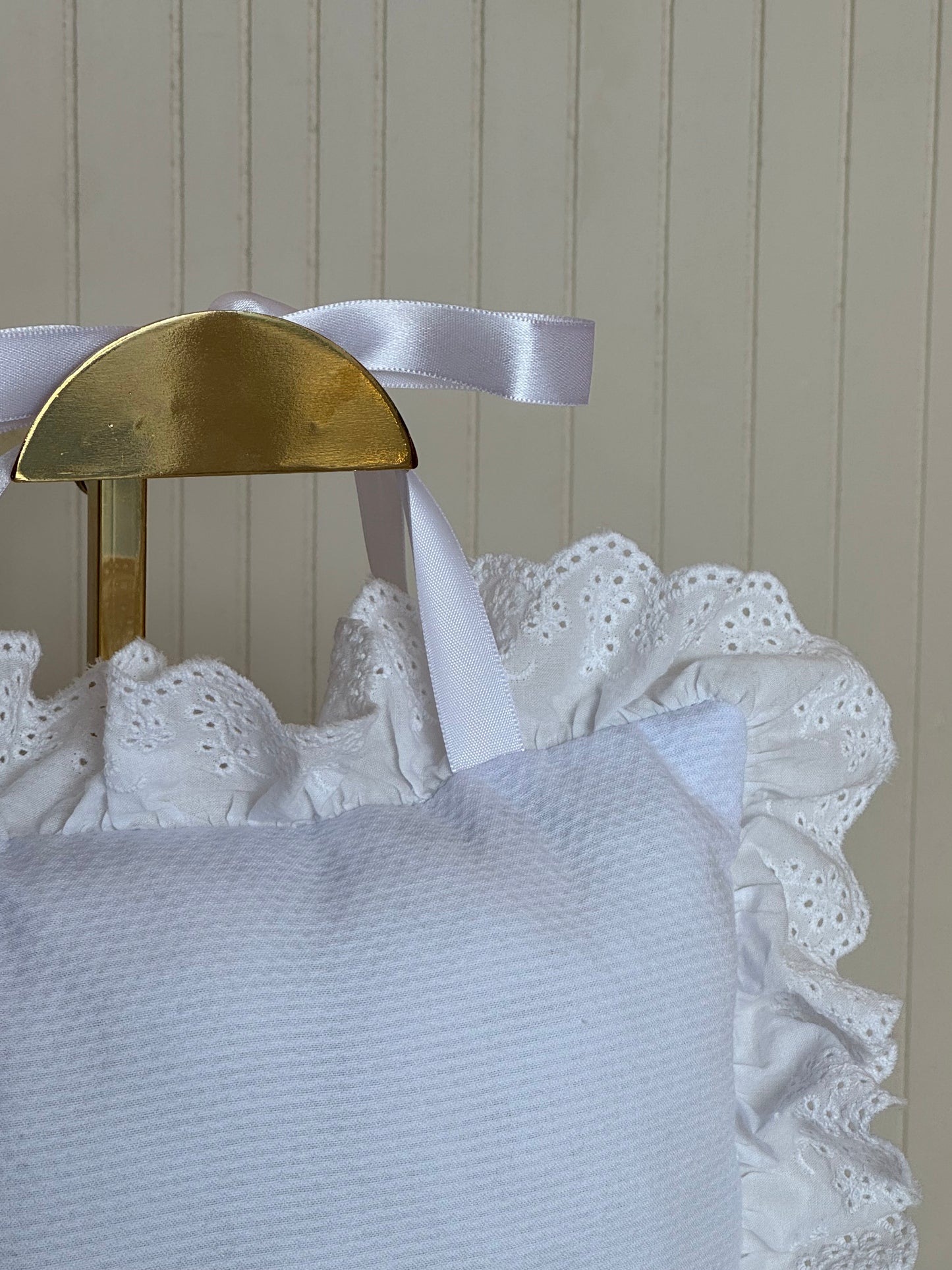 Almofada Bebê Oração Santo Anjo Rendada Bordado Branco - Roana