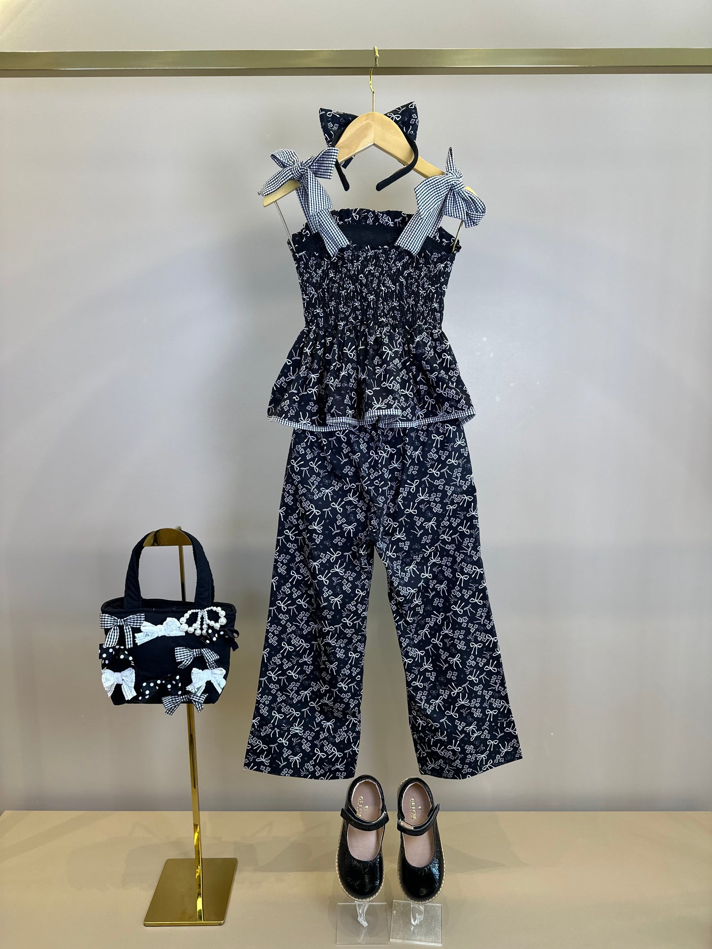 Conjunto Infantil Blusa Algodão Floral Babados e Calça Reta Floral e Laços - Pituchinhus