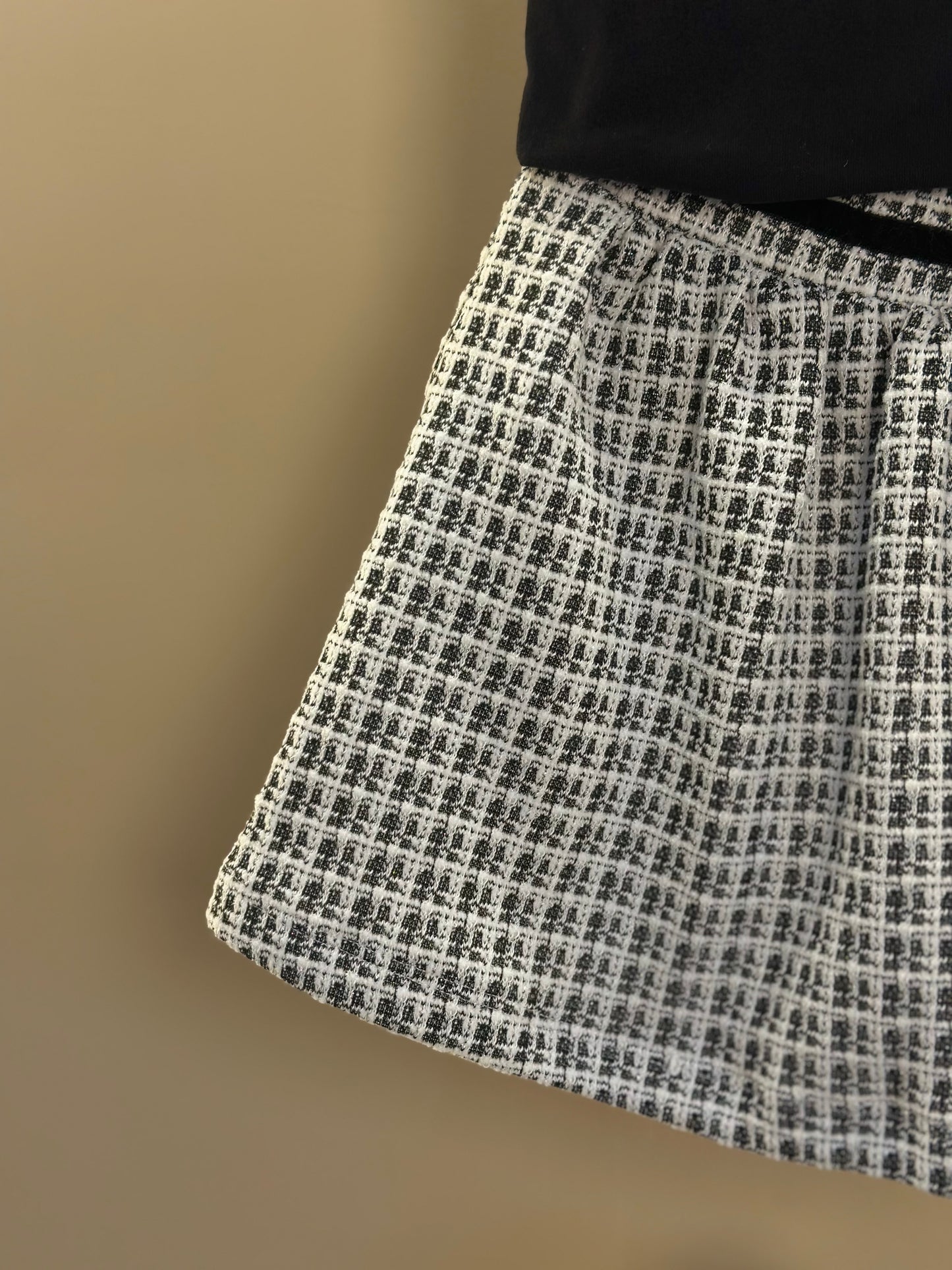 Conjunto Infantil Blusa Amazing Things Happen e Saia Tweed Preto - Momi