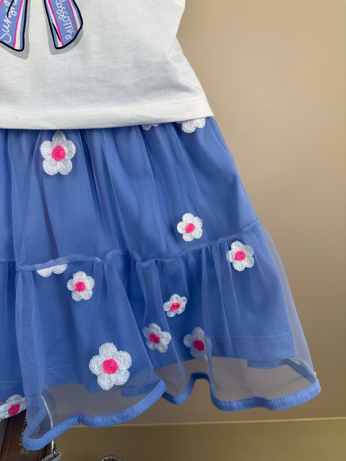 Conjunto Infantil  Blusa Daisy Duck Com Strass Pérola e Saia Tule Bordado Flores Lilás - Momi