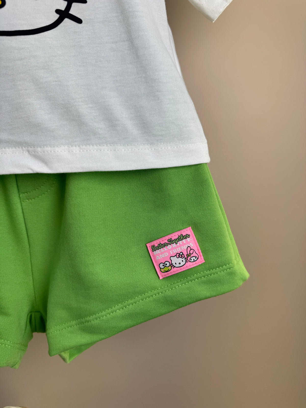 Conjunto Infantil Blusa Hello Kitty e Shorts Verde - Momi