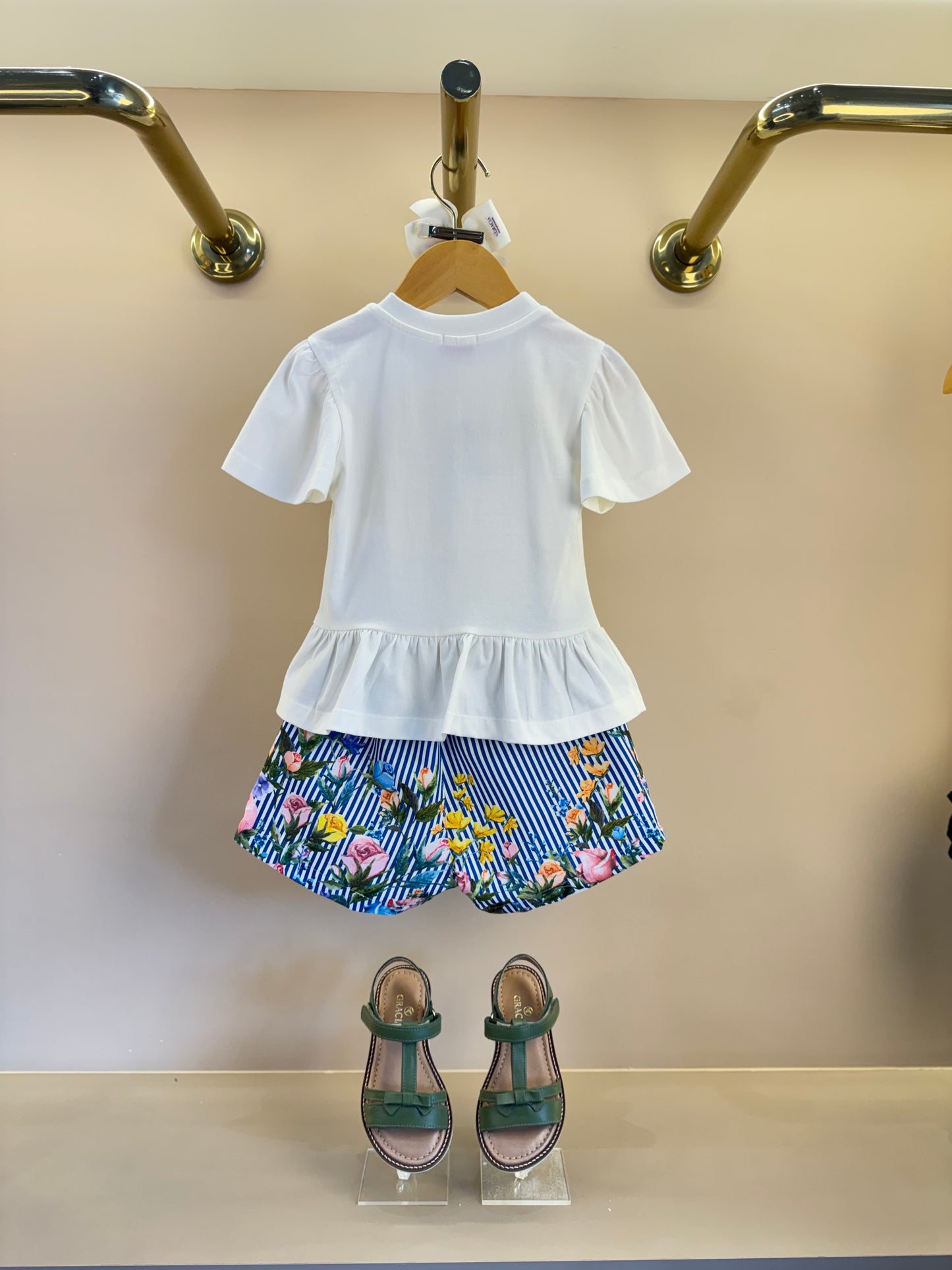 Conjunto Infantil Blusa Off White Flores Bordadas e Short Listrado Flores - Luluzinha