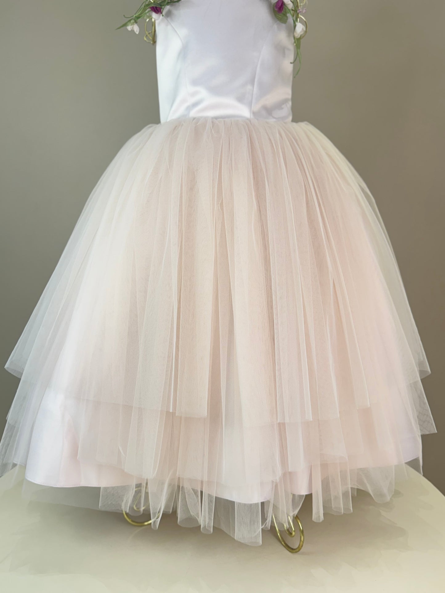 Vestido Infantil Festa Costas Trançadas e Flores Bordadas