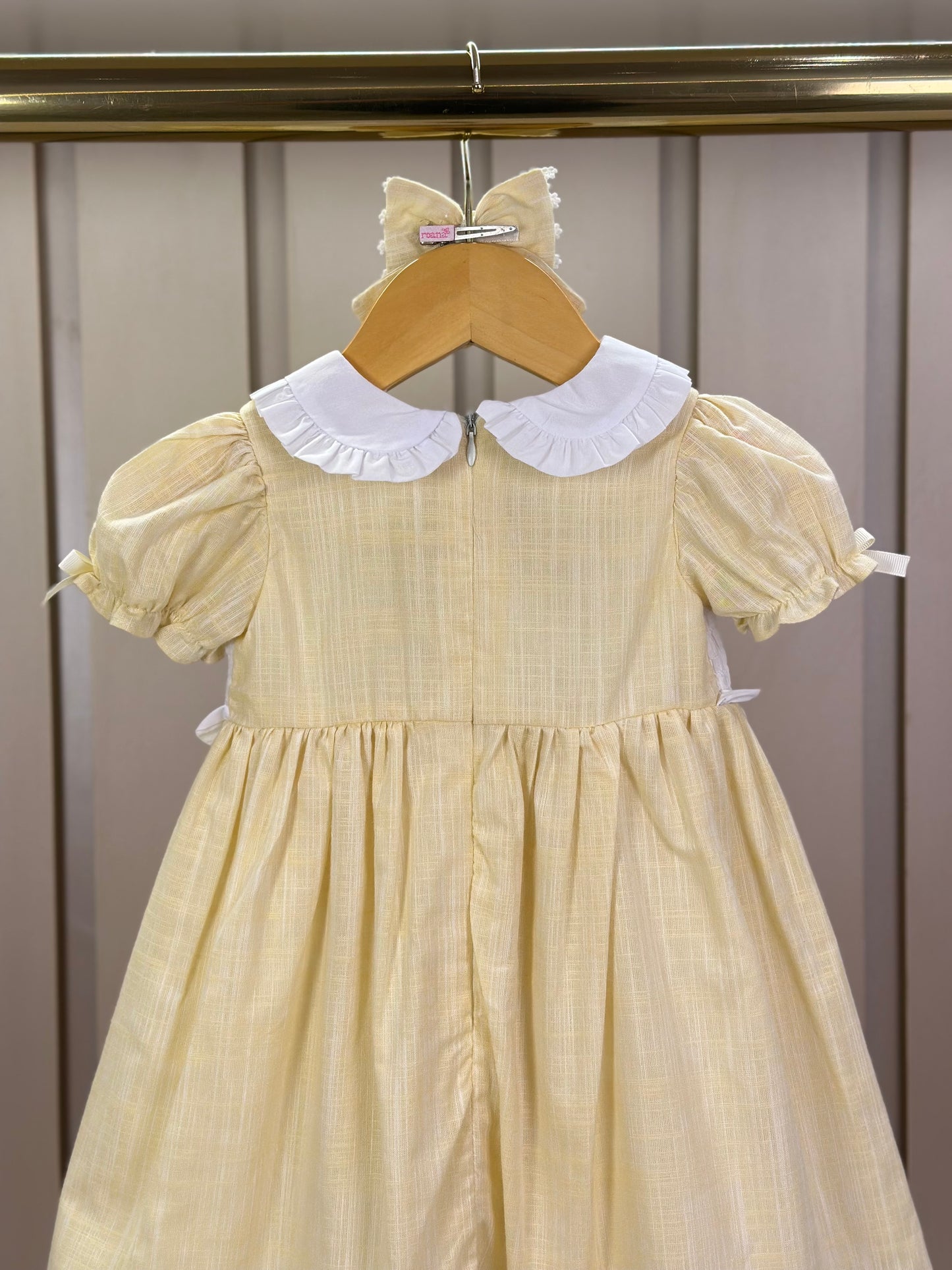 Vestido Infantil Clássico Algodão Golinha e Busto Brancos Bordados Amarelo - Roana