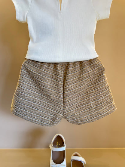 Conjunto Infantil Blusa Essential Mini-Joia e Saia Pregas Tweed Bege - Animê Petite