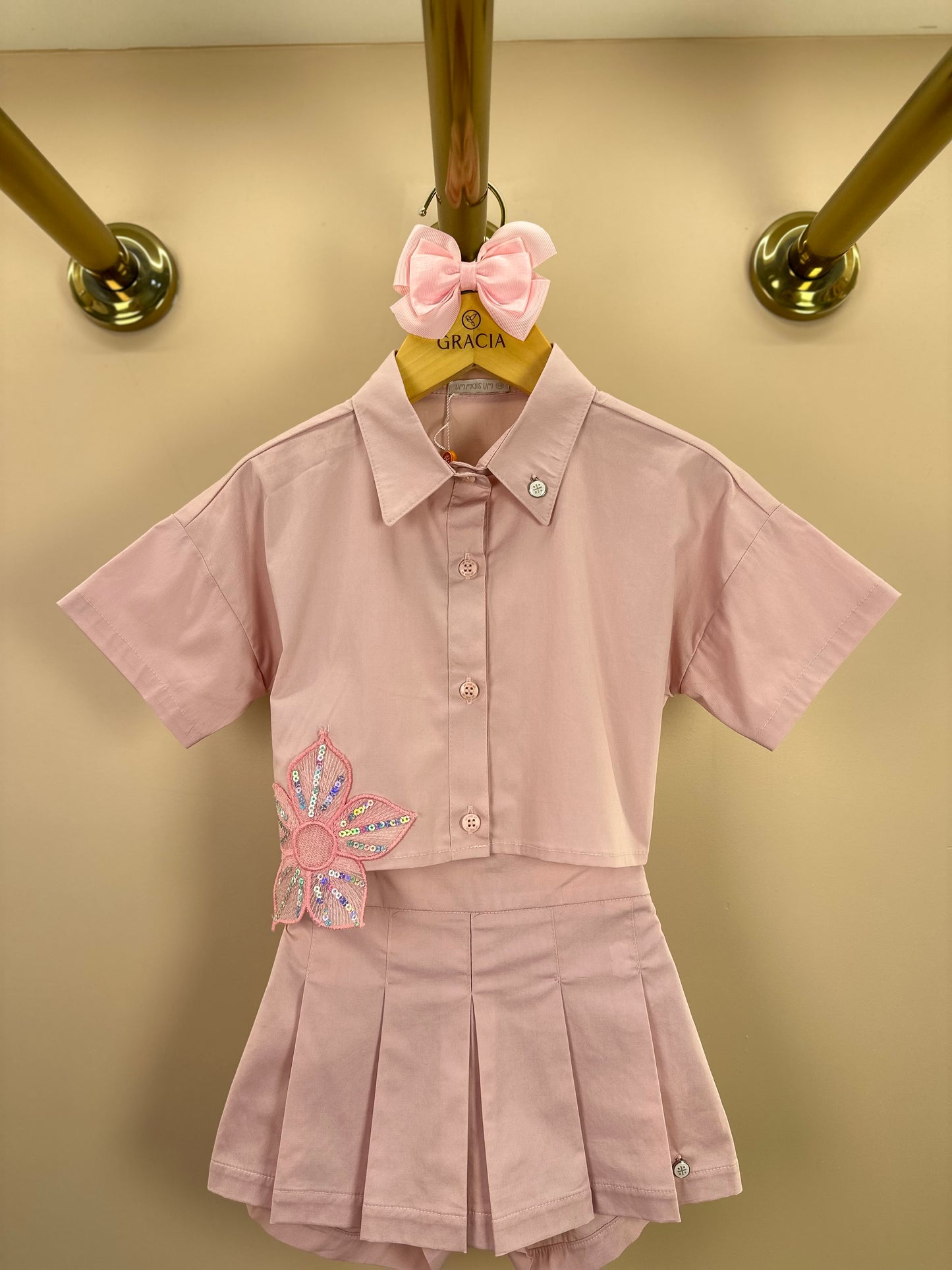 Conjunto Infantil Algodão Camisa Bordada e Shorts-saia Pregas Nude - Um Mais Um