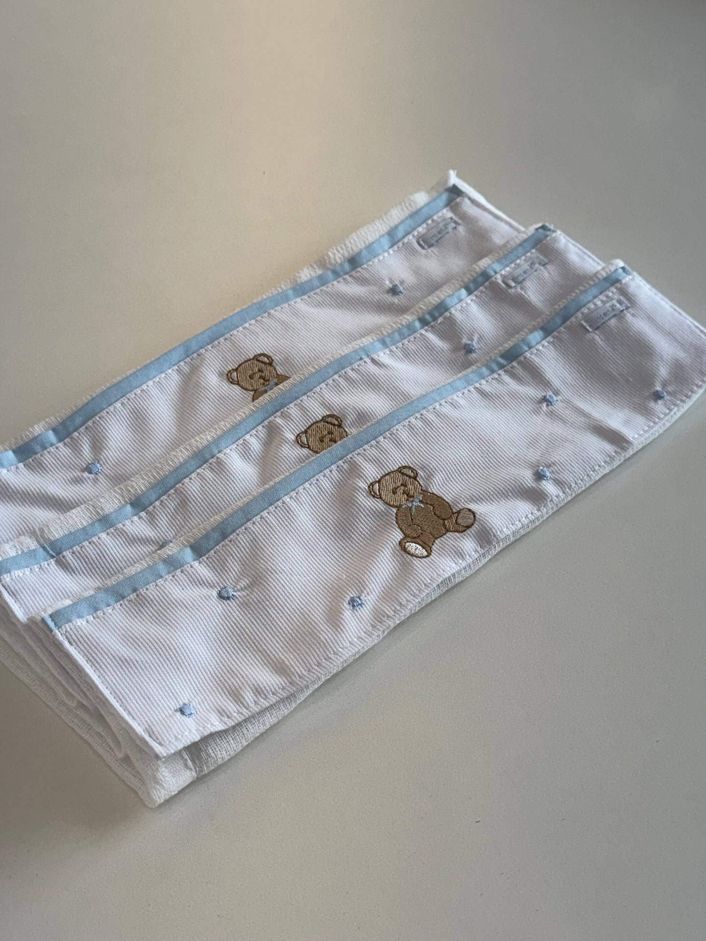 Kit 3 Fraldinhas Boca Bebê Luxo Bordadas Ursinho Azul - Roana