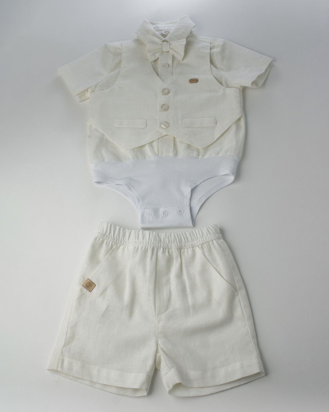 Conjunto Bebê Batizado Camisa-body e Bermuda Linho Misto Off White - Um Mais Um