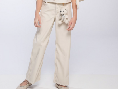 Conjunto Infantil Regata Off White com Babados em Camadas Calça Wide Leg Couro Fake Pingente de Urso - Luluzinha